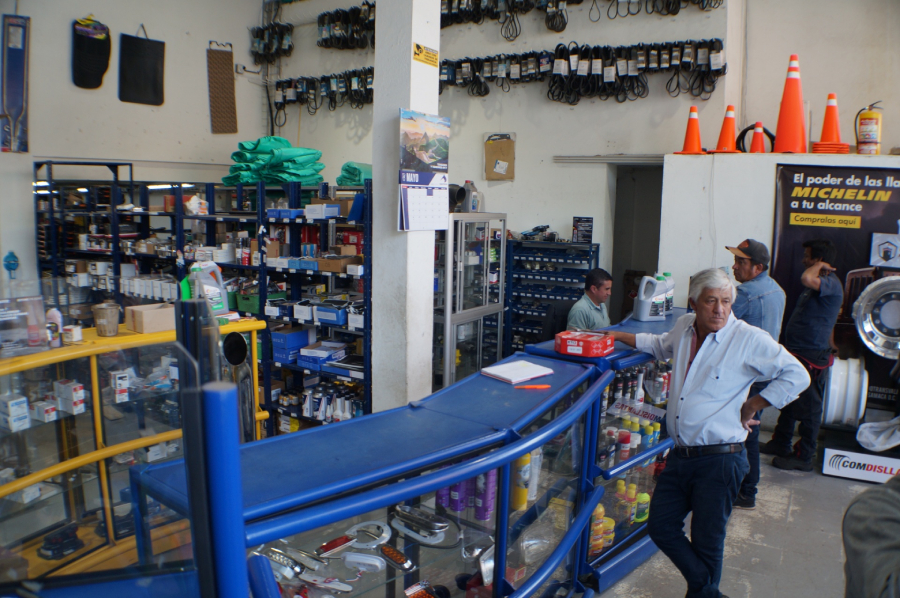 Servicio de almacén y venta de repuestos